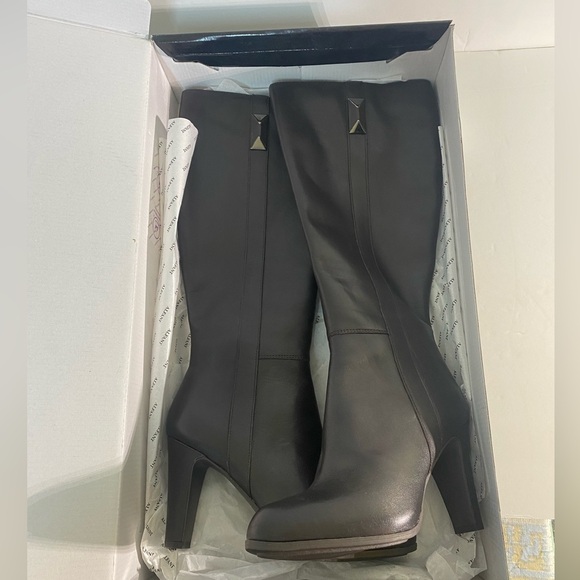 NEW IN BOX Alfani Skylarr Brown Leather Boots, 7.5 - Picture 3 of 12